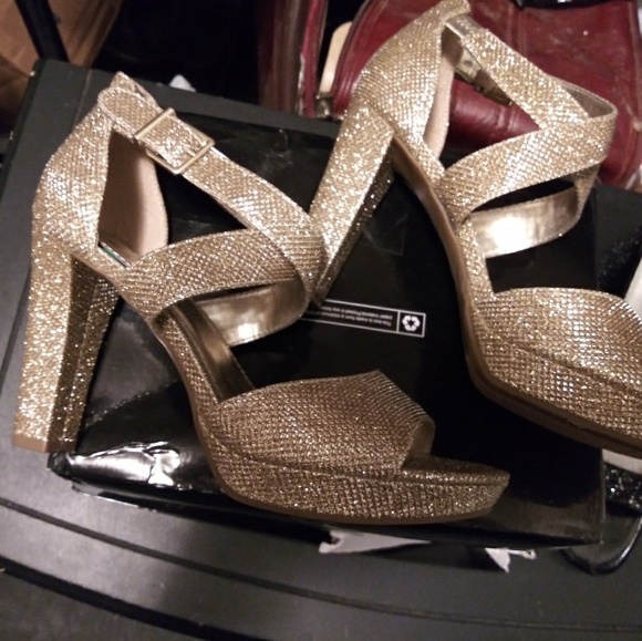 Heels - Picture 3 of 6